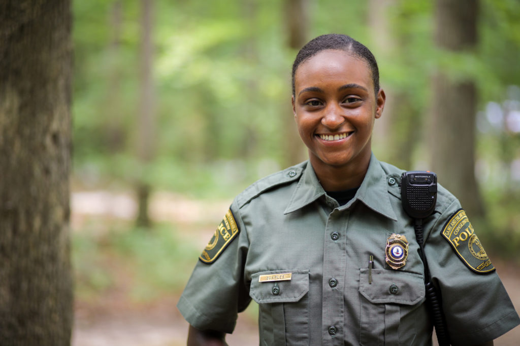 Katiana Quarles, una de las dos galardonadas con el premio a la oficial del año