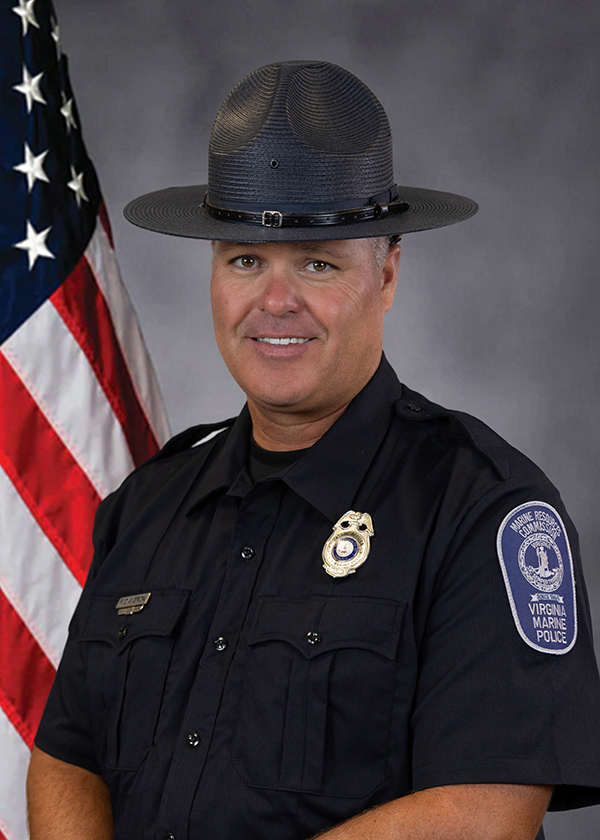 Oficial Forrest Dameron