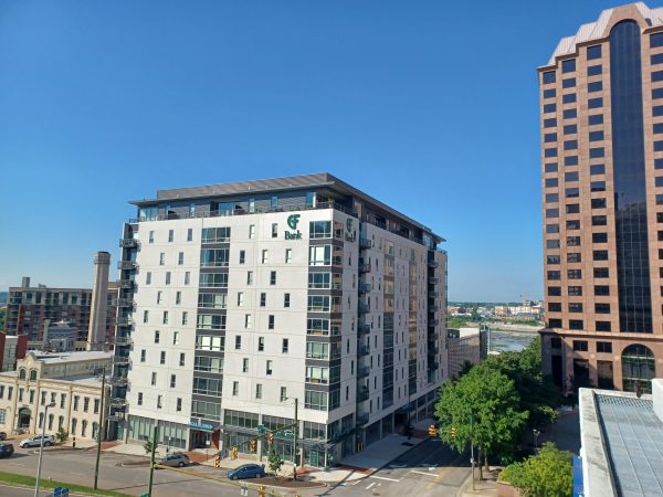 Una imagen del edificio residencial sobre cuyo tejado se encontró Yellow