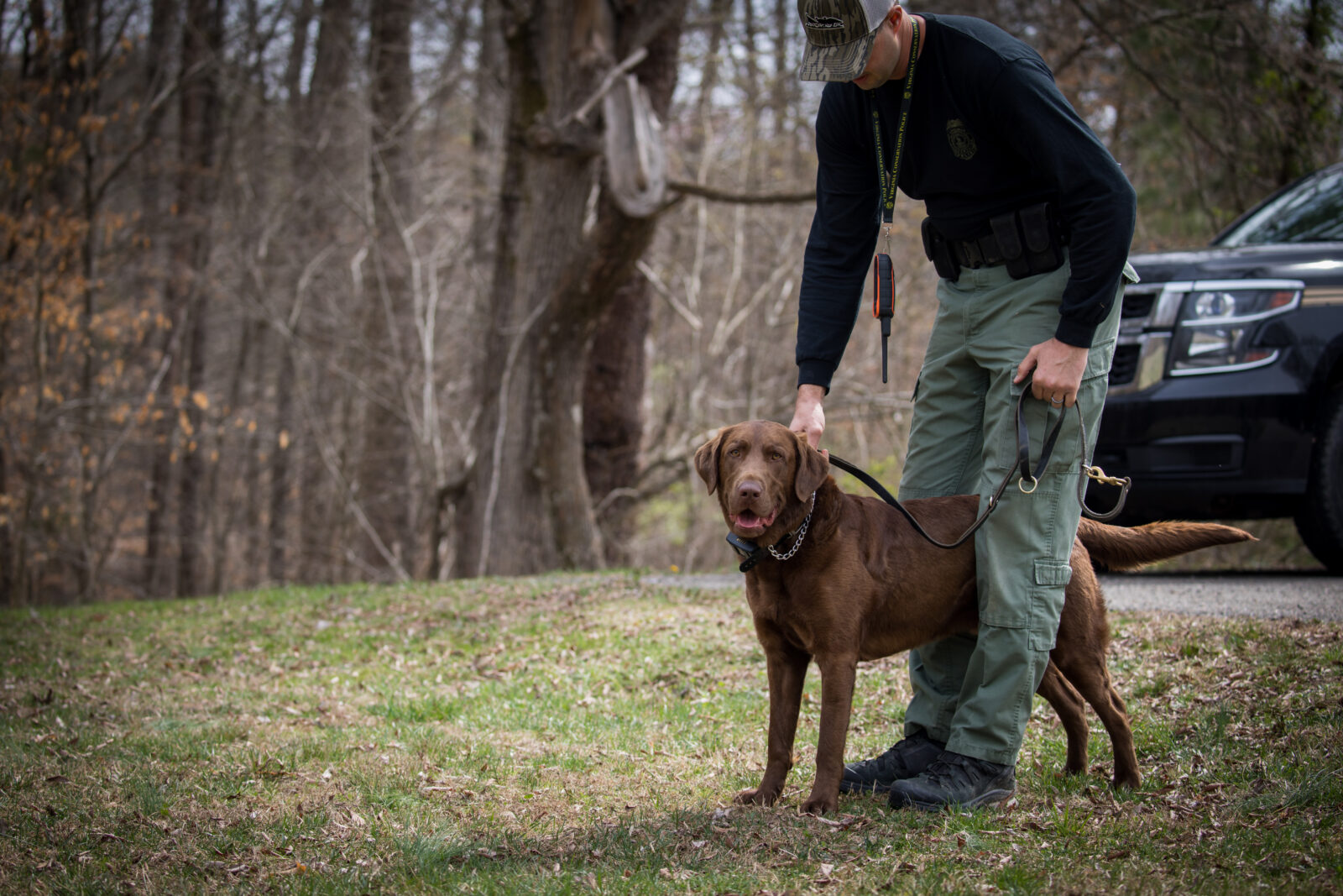Bruno esperando una orden del CPO Tyler Blanks.