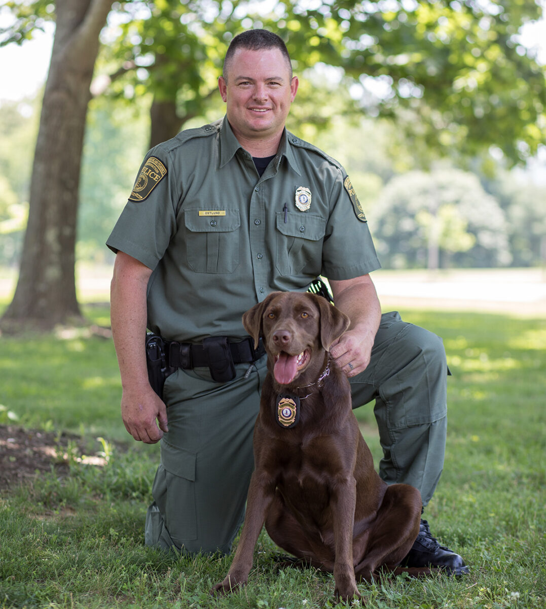 CPO Ian Ostlund y K9 Reese