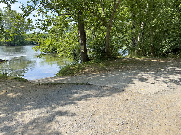 Acceda al río en Bealers Ferry Boat Launch para buscar aves o ir a pescar. Crédito de la foto: Lisa Meara
