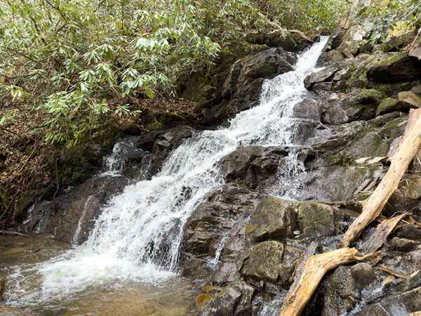Una imagen de la cascada del arroyo Comer en el valle de Fairwood