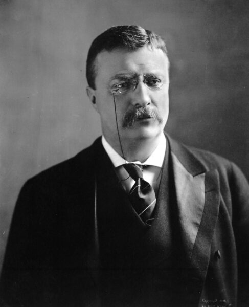Una foto en blanco y negro del expresidente Theodore Roosevelt