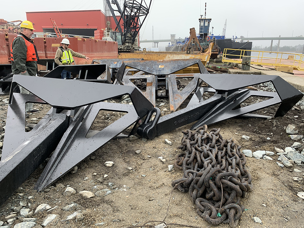 ancla que se utilizará para amarrar las barcazas al terraplén