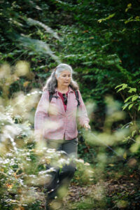 JoAnn Dalley haciendo senderismo en el Parque Nacional Shenandoah