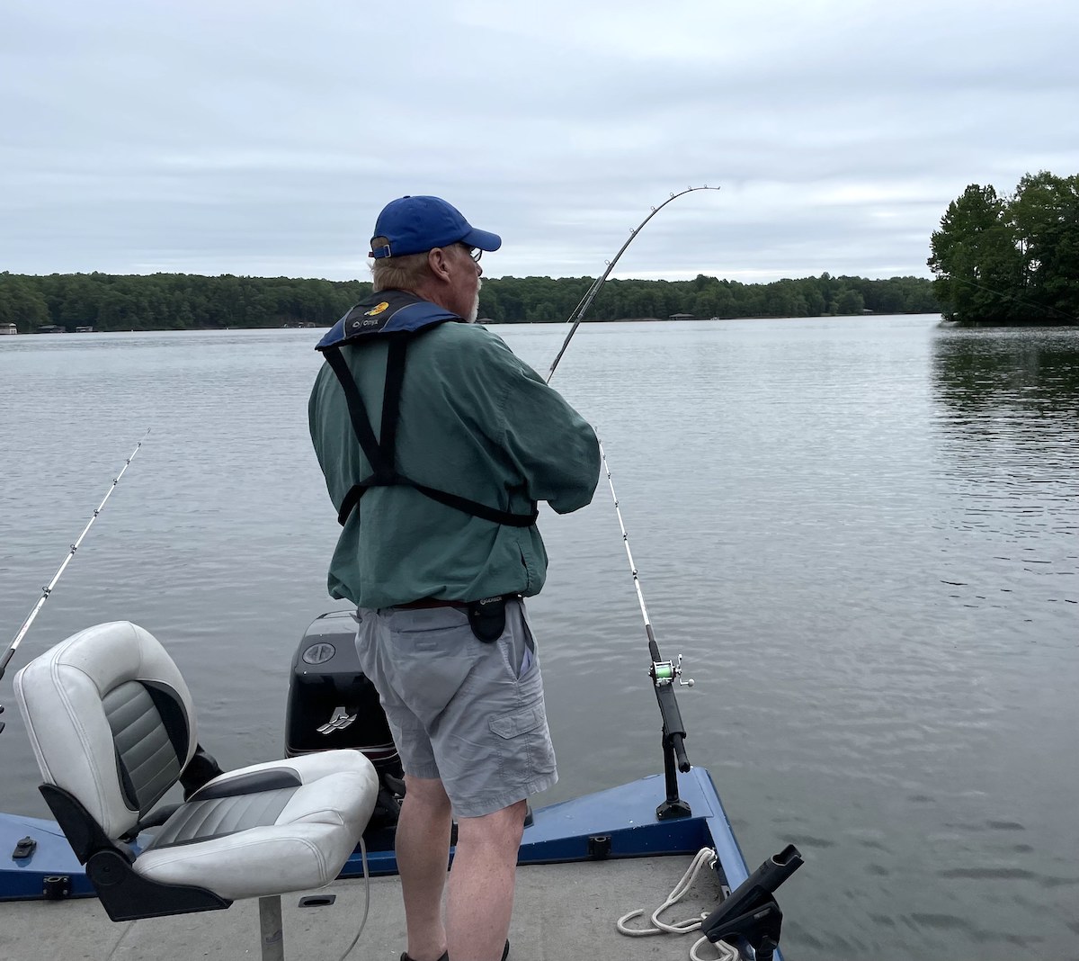 Una imagen de Bill Thompson pescando