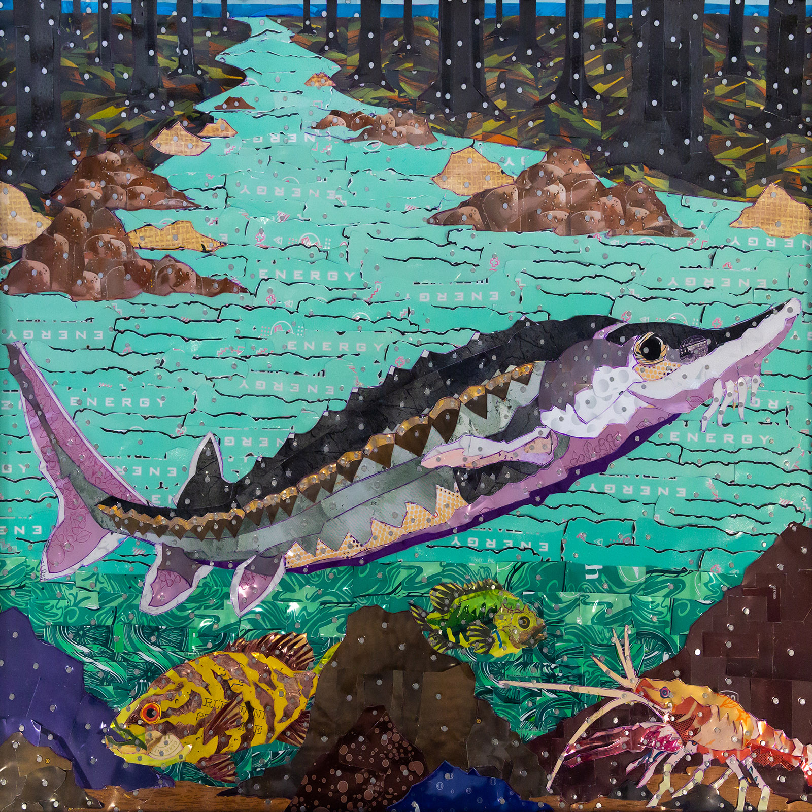 Una imagen inusual de un esturión del Atlántico hecha con latas de aluminio. 