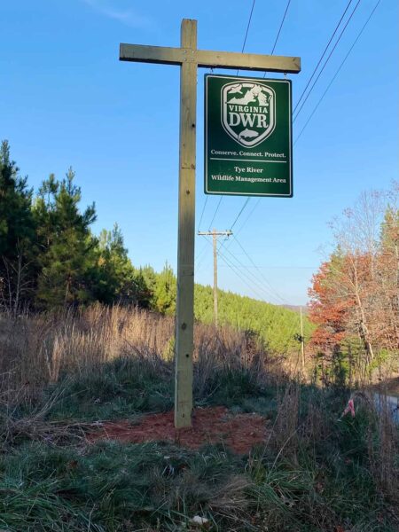 Un letrero que dice Área de Manejo de Vida Silvestre del Río Tye