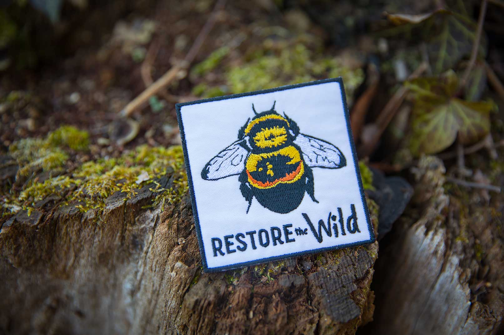 Haga clic en esta imagen para abrir un enlace al parche de abejas que está a la venta.